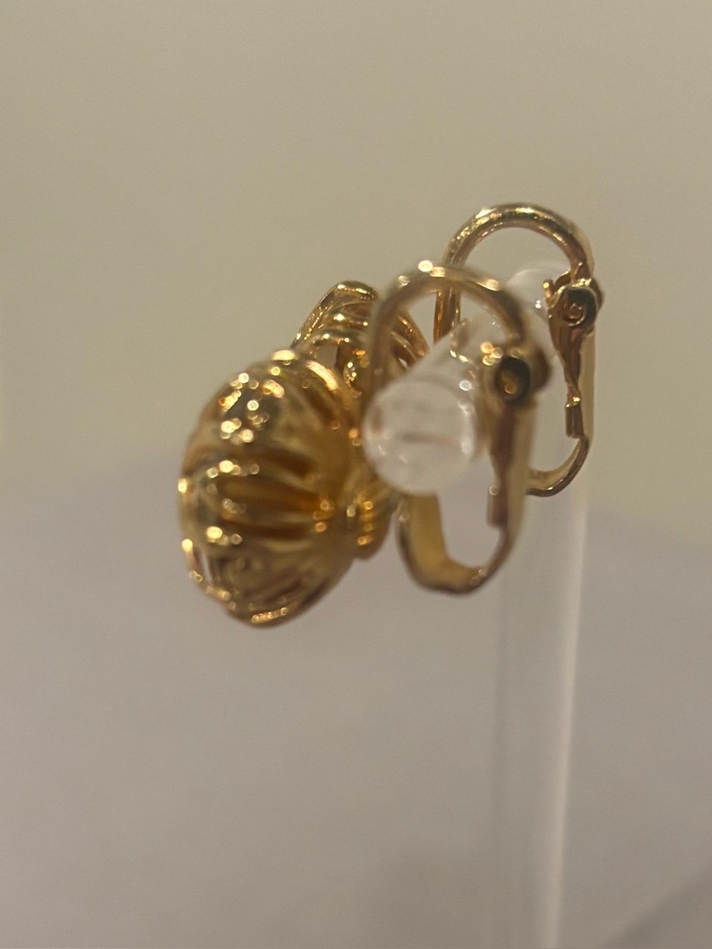 Vintage Gold tone Clip-On Earrings - Picture 5 of 5